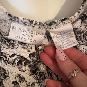 Worthington Monochrome Floral Stretch Top